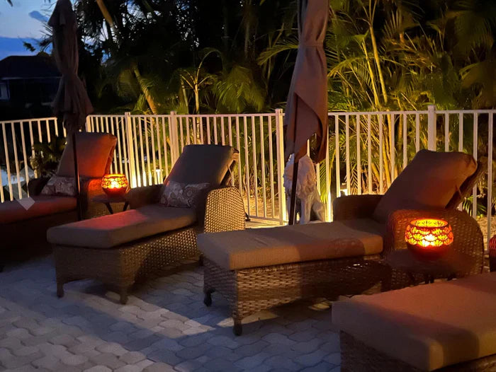 Lampka Świecowa z Motywem Kwiatowym – Dekoracyjna Lampka Stołowa LED do Stylowego Oświetlenia