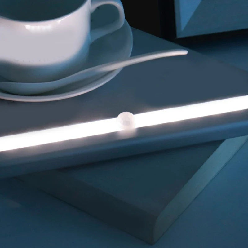 Bezprzewodowa lampa LED z czujnikiem ruchu