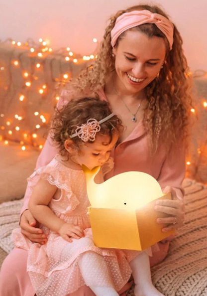 Urocza, Zmieniająca Kolor Lampka Nocna w Kształcie Wieloryba