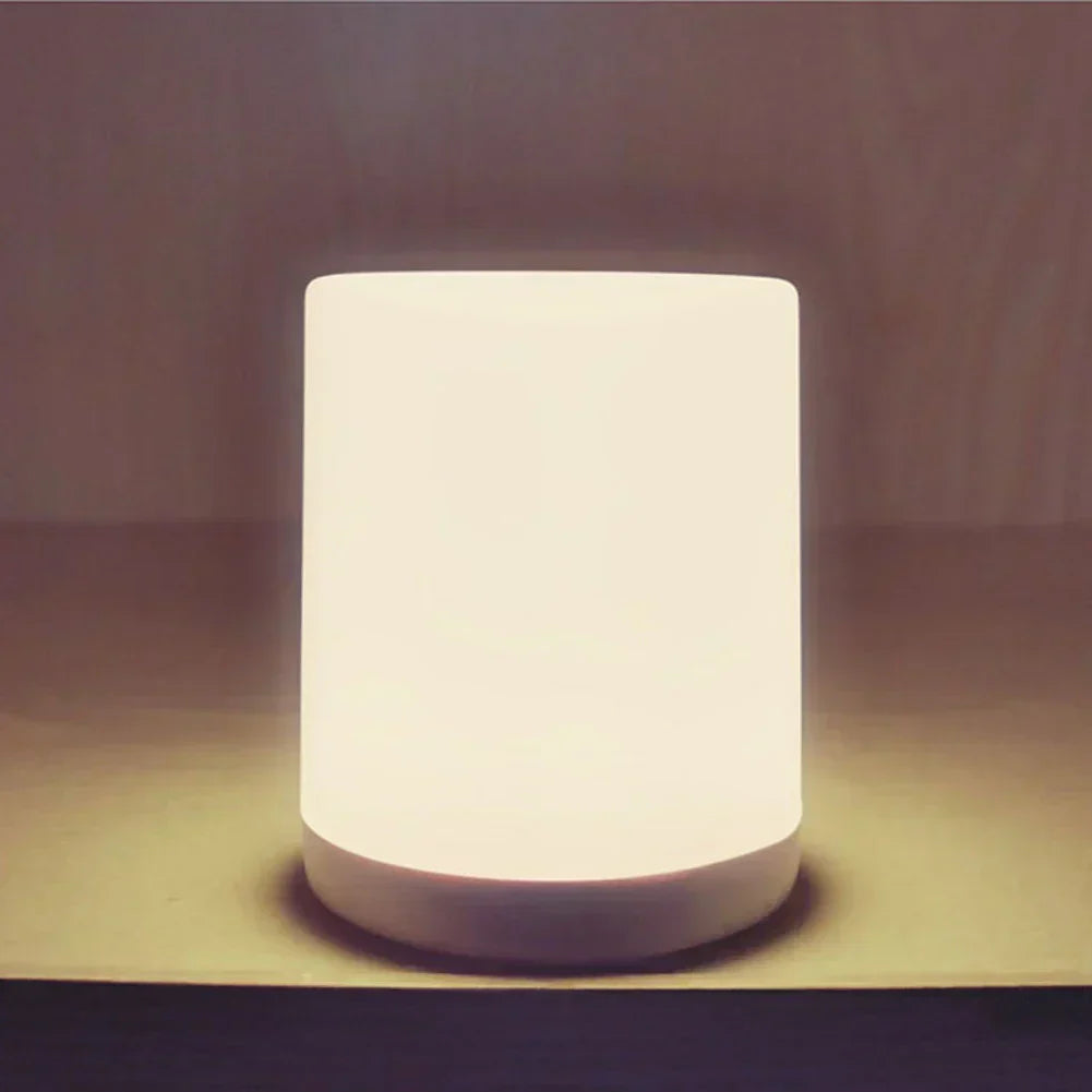 Regulowana Lampa Stołowa LED z Portem USB – Elastyczne Światło